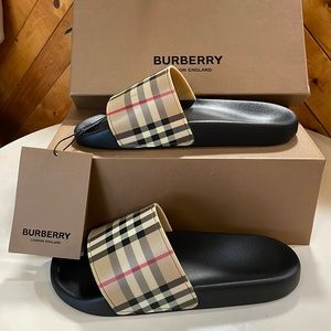 Burberry vintage checker slides, comfortable and beautiful